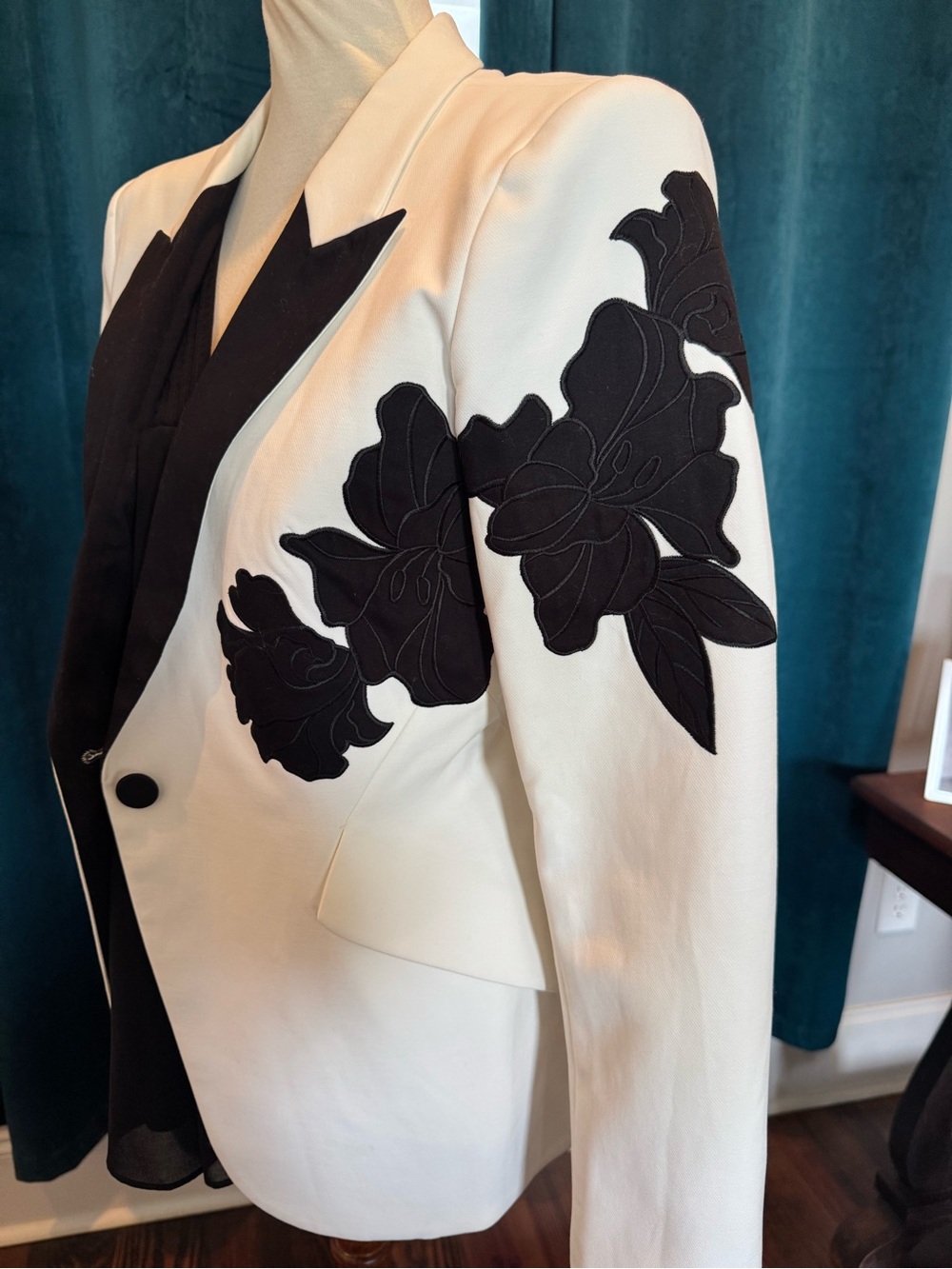 White House Black Market White Blazer with Black Floral Appliqué - Picture 2 of 13